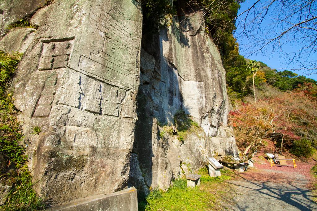 Shimizu Magaibutsu (Buddhist images carved on rock wall)-3