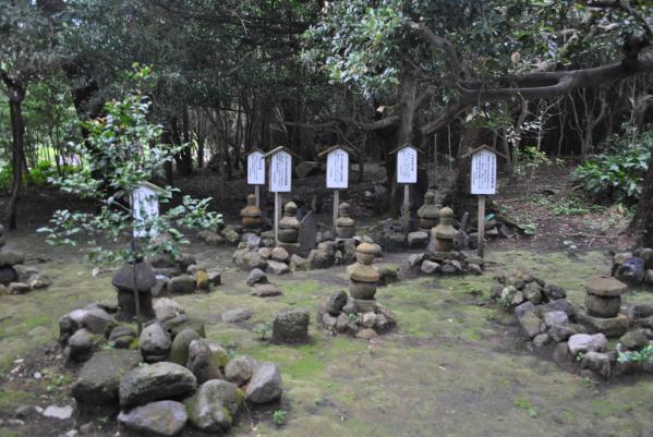 Emperor Antoku’s Grave-3