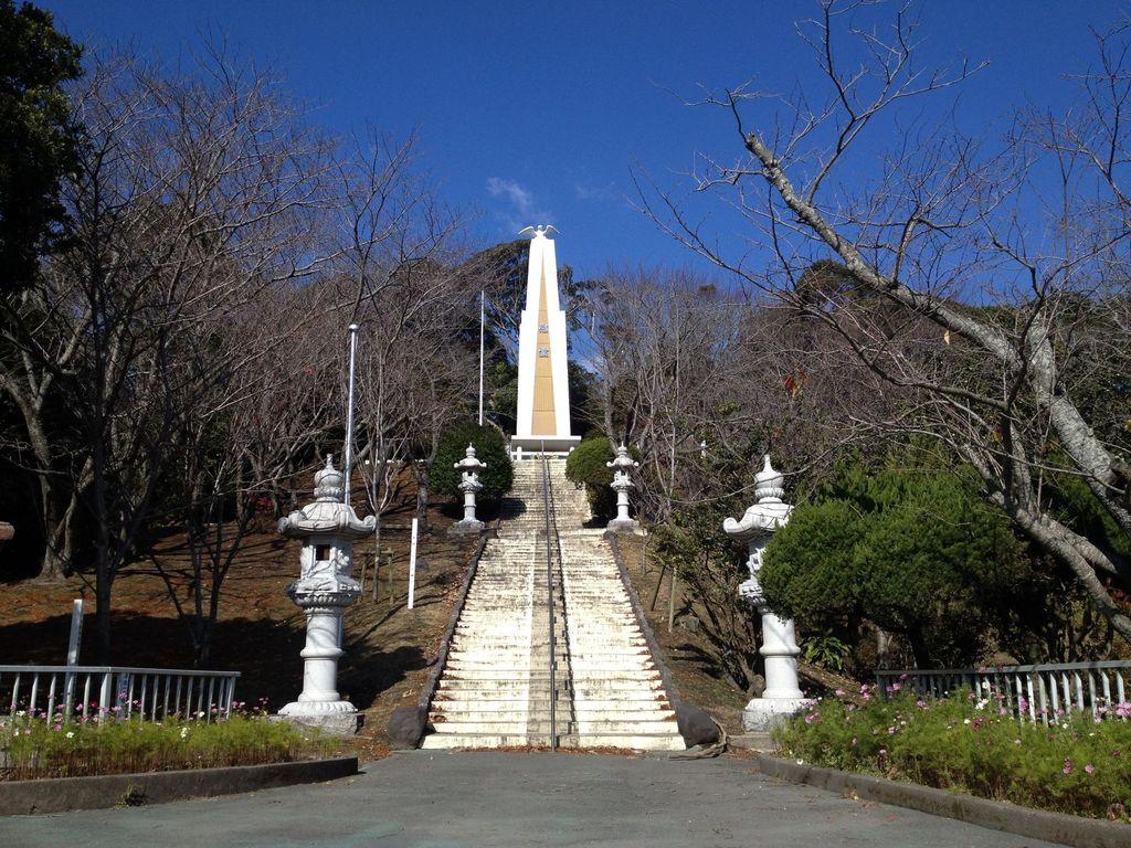 小塚公園（旧鹿屋航空基地特別攻撃隊戦没者慰霊塔）-1