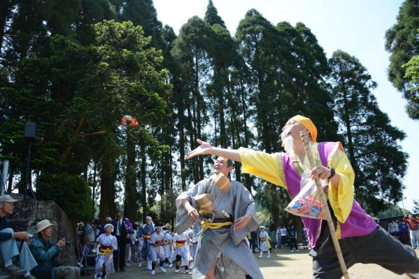 伊勢神社棒踊り-1