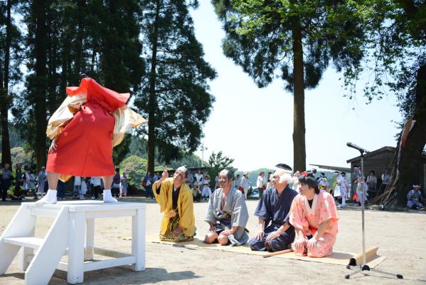 伊勢神社棒踊り-2