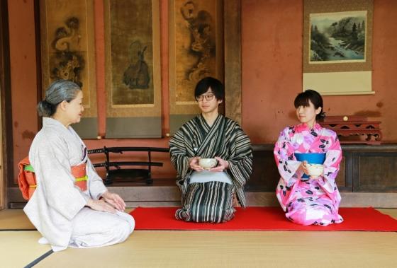 Tản bộ xung quanh Khu dinh thự samurai trong bộ kimono mà bạn có thể mang về nhà!-3