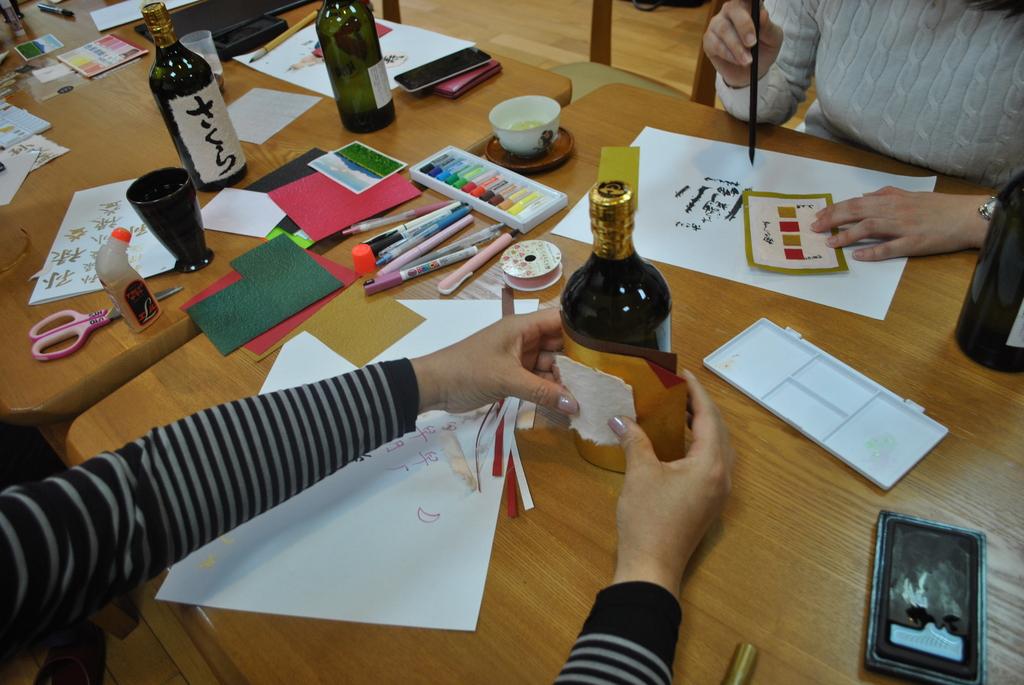 Make your own personal shochu label as a memento of your trip!-2