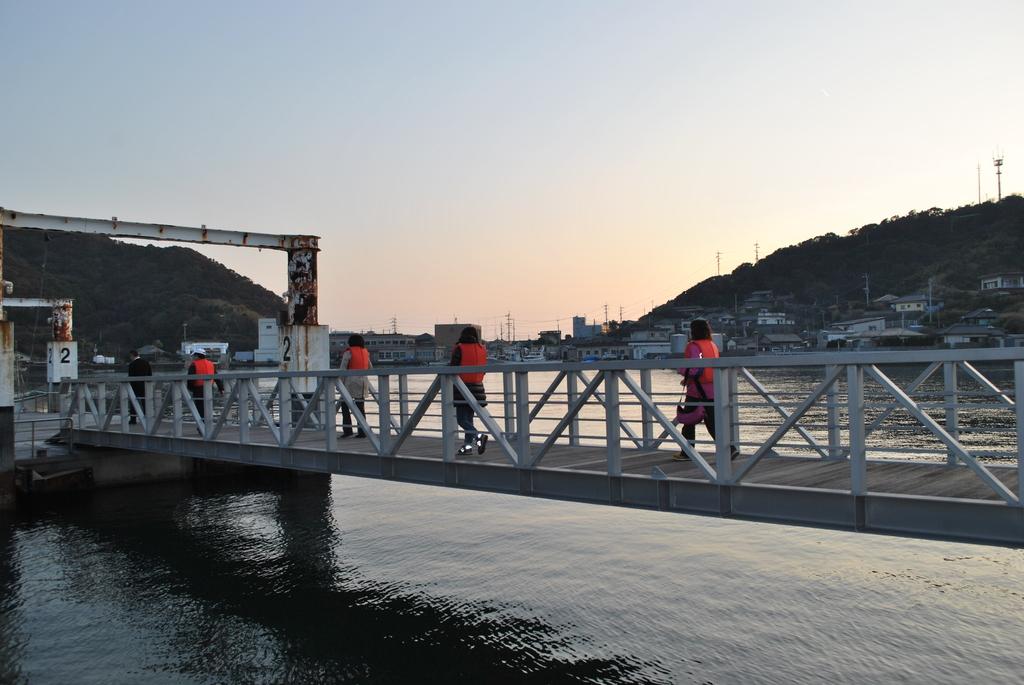 Take a sunset cruise on a local fishing boat!-3