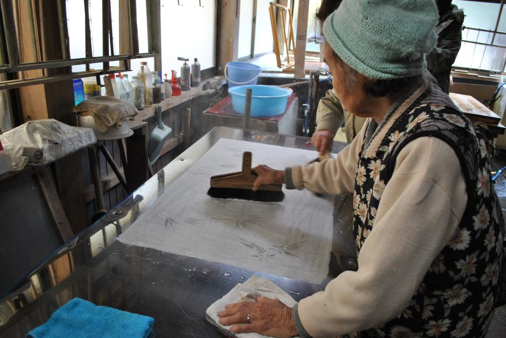 古代传统工法製造的传统纸浆和纸体验-4