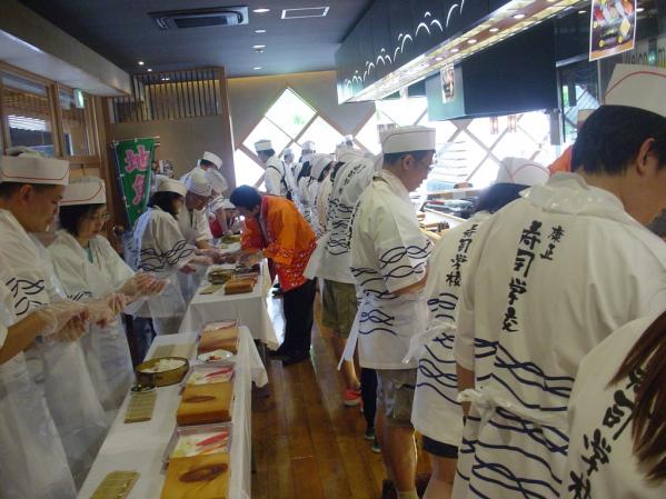 Make your own sushi! A sushi chef experience-3