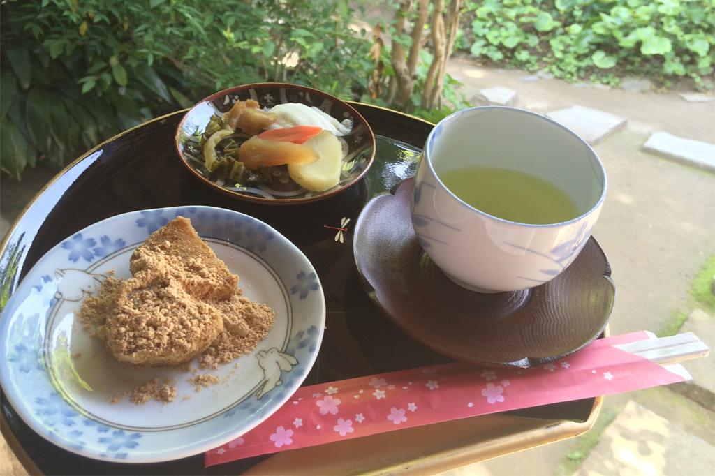 薩摩の郷土菓子あくまきと出水の新茶（イメージ）