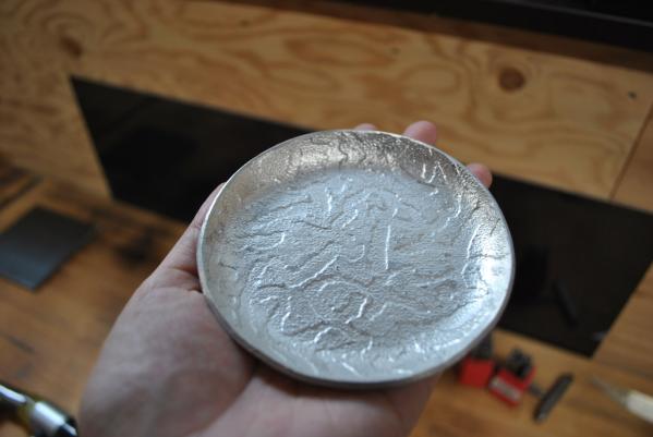 以柔軟的金屬！讓我們來創作以機器所作不出手工美感的錫器吧。-6