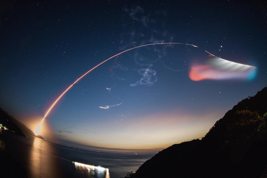 Epsilon-3 Rocket Launch (Noctilucent Clouds)-0