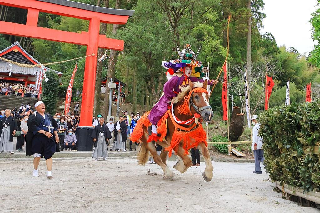 四十九所神社の流鏑馬-1