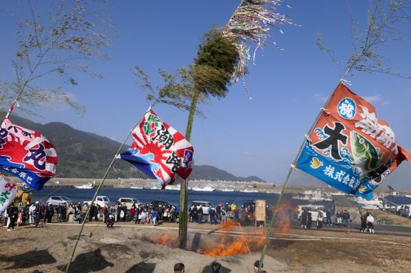 Doya-doya-saa Onibitaki (Demon Expulsion Bonfire)-2