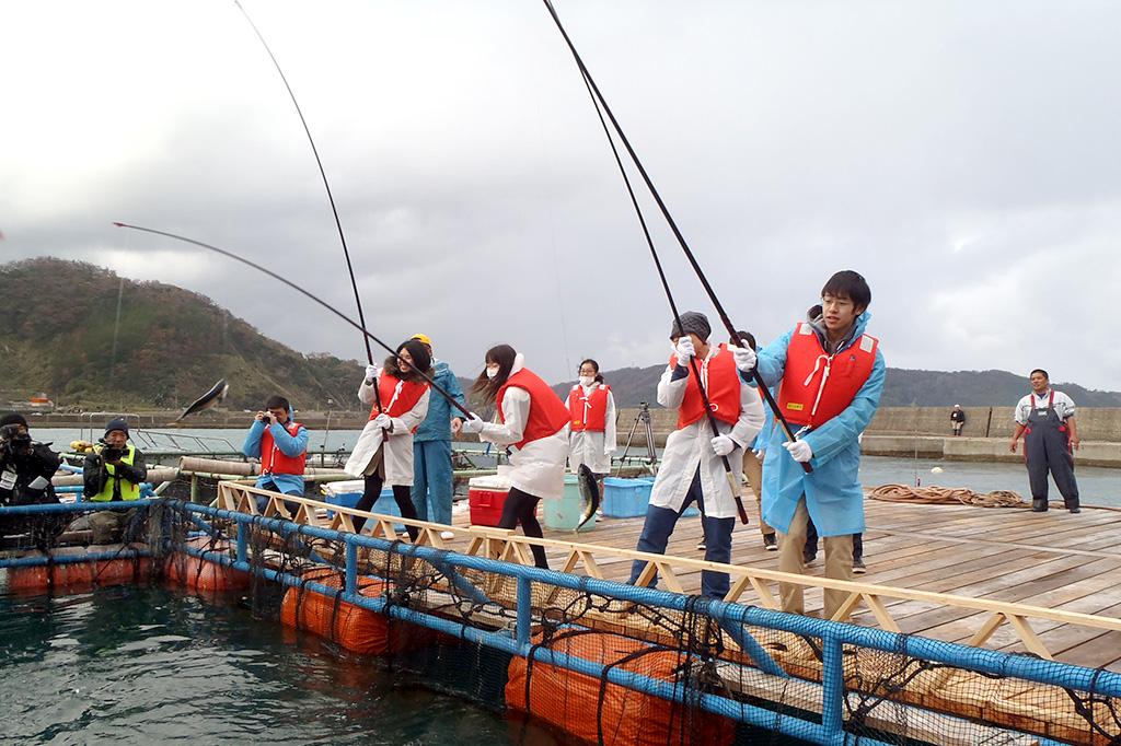 島の一本釣り漁業体験-1