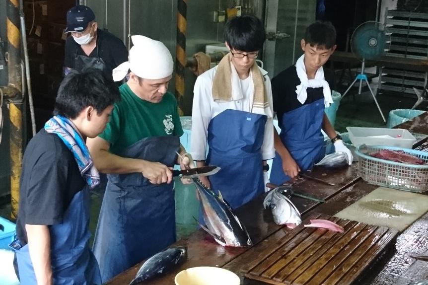 島の一本釣り漁業体験-3