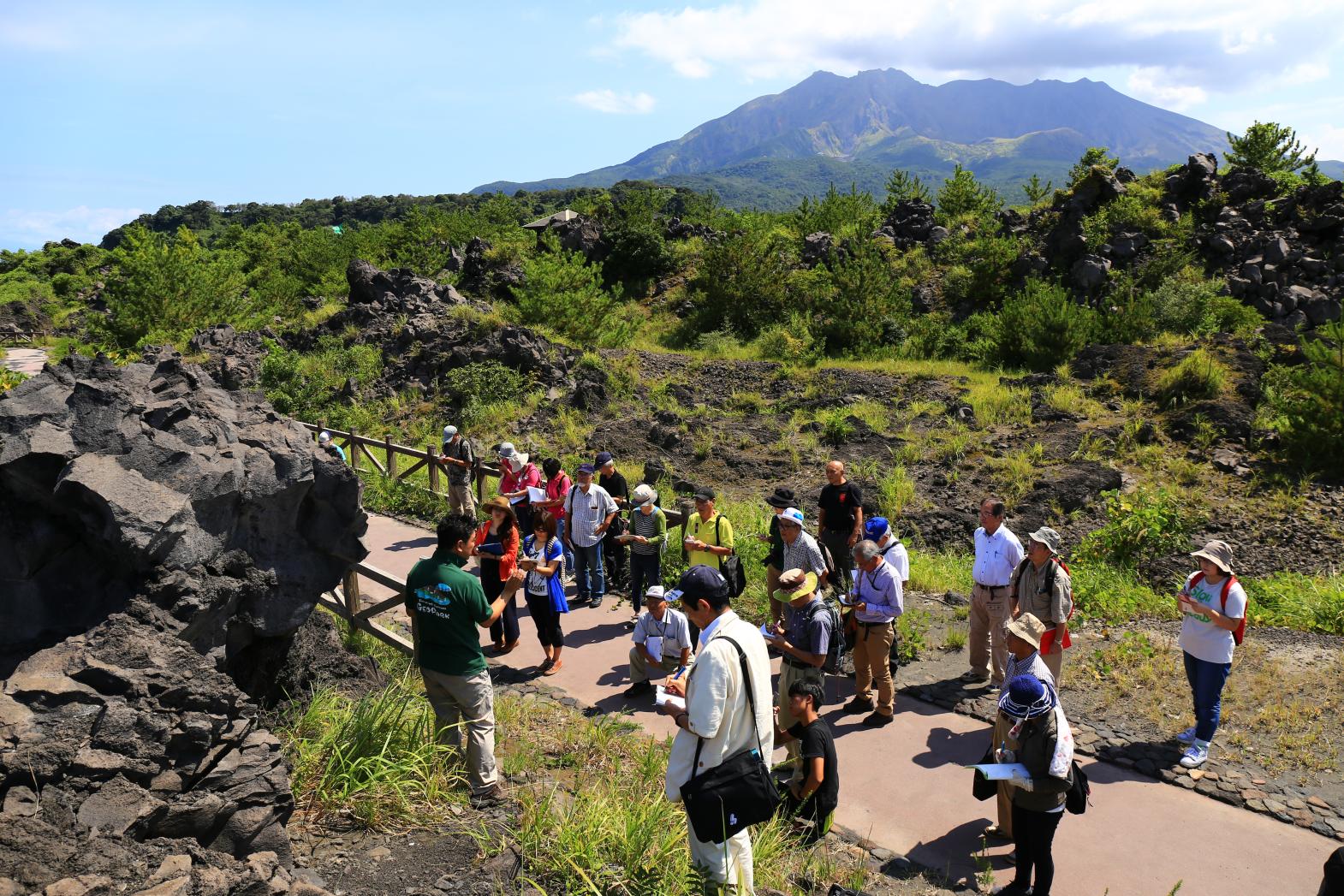 地球を感じる「桜島火山ガイドウォーク」-1