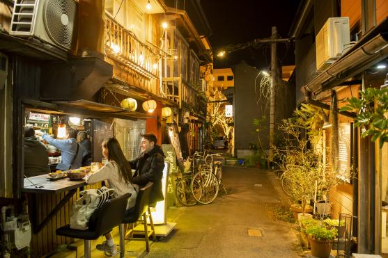 名山堀（路地裏のレストラン）-1