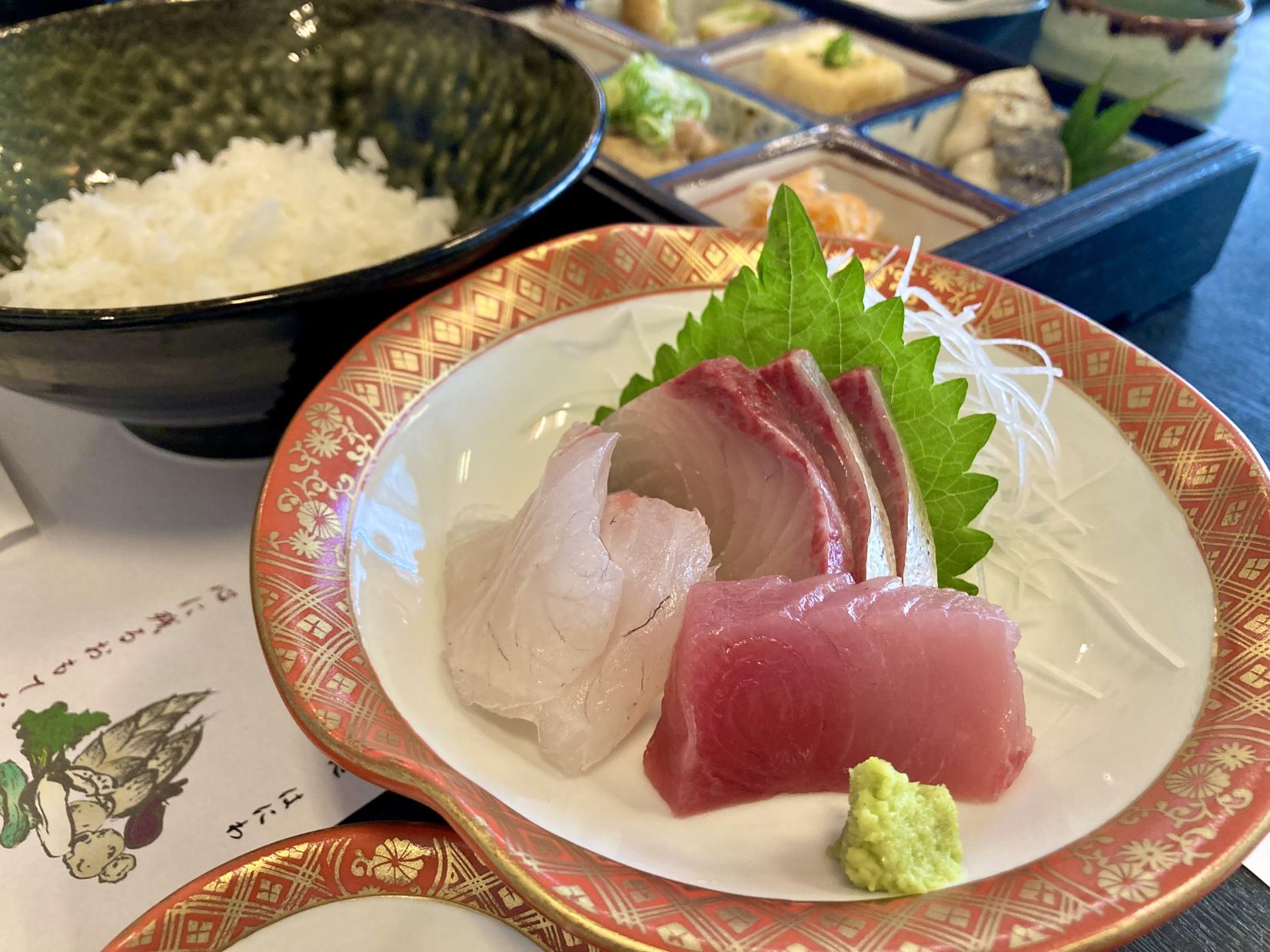 地元湧水を使った自慢の湧水土鍋ご膳「お食事処はにわ」-4