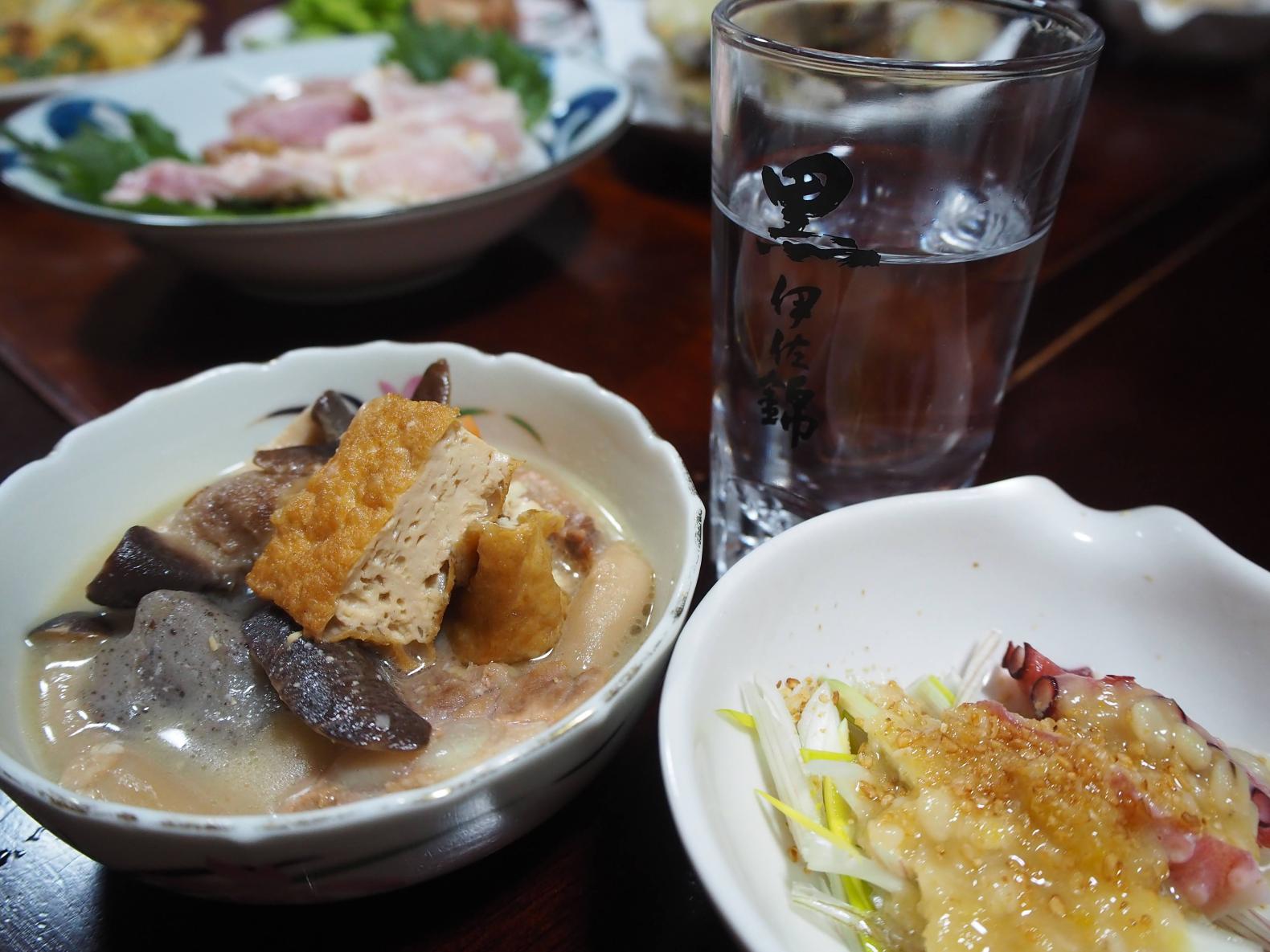 ローカル居酒屋で地域の人と焼酎飲ん方体験-2