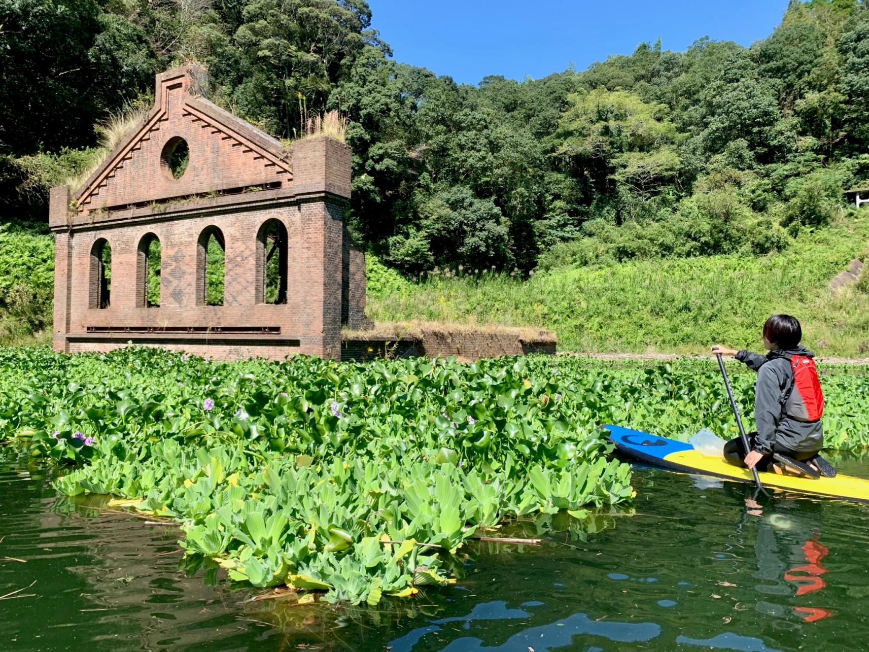 Canoe experience in the spectacular Sogi Falls area-2