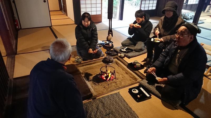 【2024】令和6年元旦特別イベント「囲炉裏でお茶とお菓子・お餅のおもてなし」-2