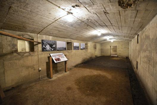 串良基地跡の地下壕第一電信室-0