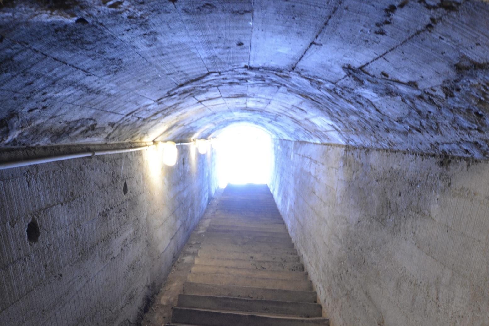 串良基地跡の地下壕第一電信室-2