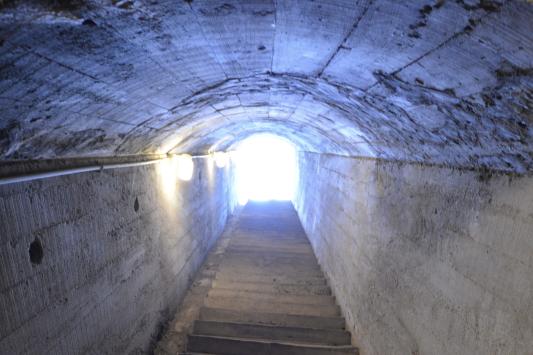 串良基地跡の地下壕第一電信室-2