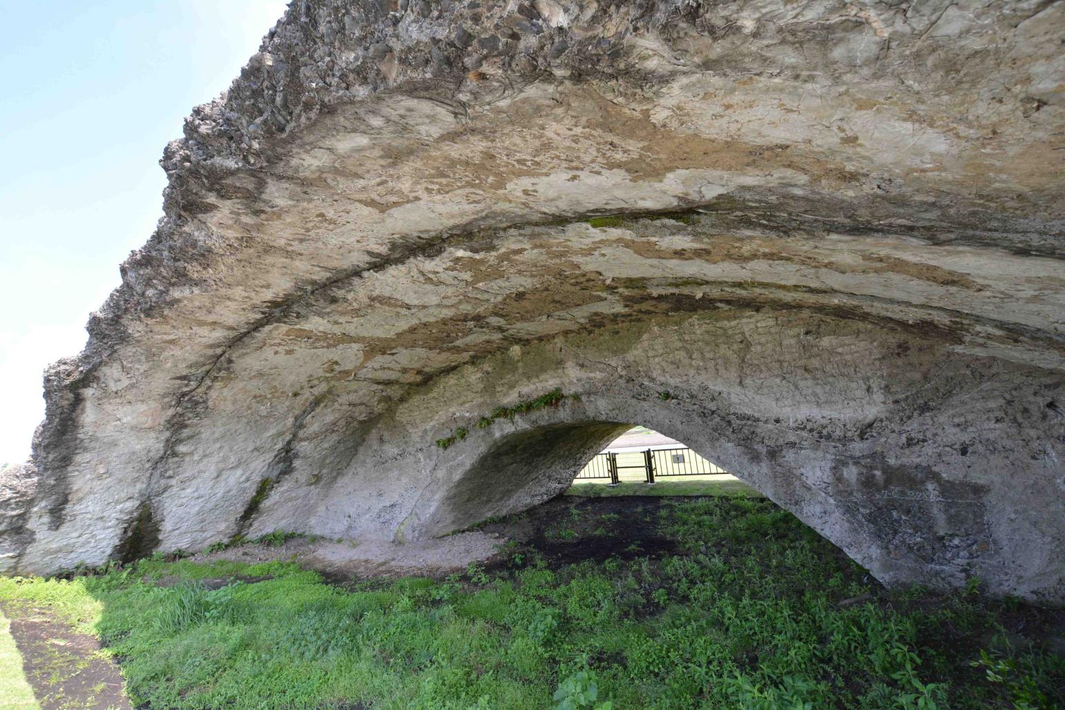 笠野原基地跡の川東掩体壕-2