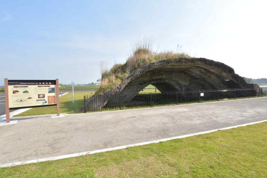 笠野原基地跡の川東掩体壕-0