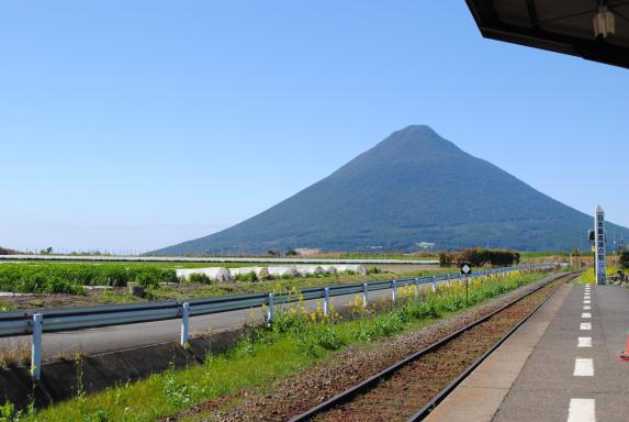 Nishioyama Station  / 西大山駅からの風景