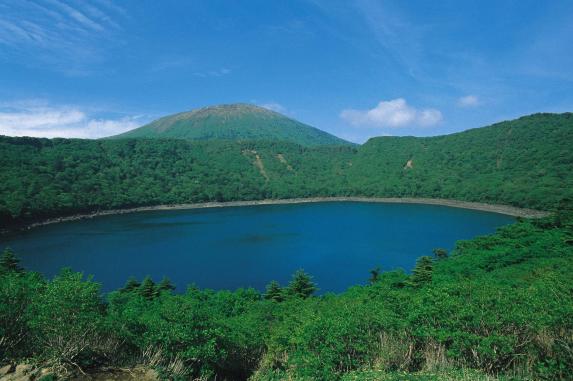 Lake Onami and the Mt. Karakuni / 大浪池と韓国岳