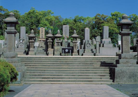 Nanshu Cemetery / 南洲墓地
