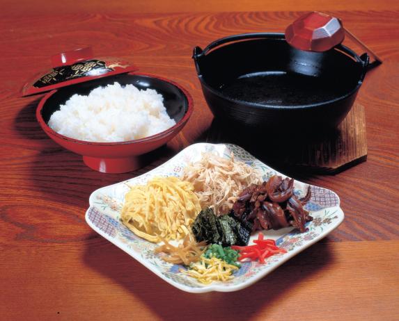 Keihan (rice with chicken soup stock) / 鶏飯