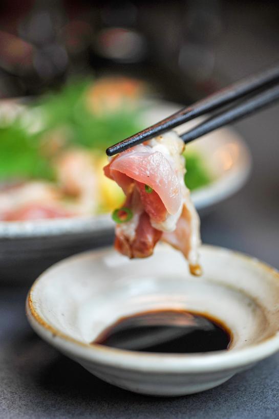 Torisashi, jidori chicken sashimi / 地鶏の鳥刺し