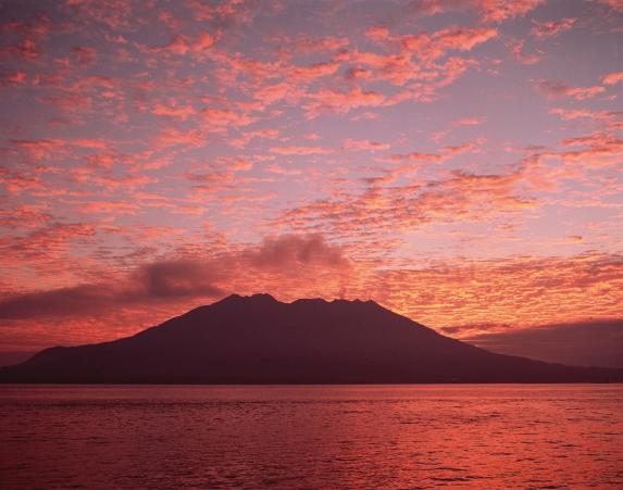 Sunrise and Sakurajima / 朝焼けと桜島
